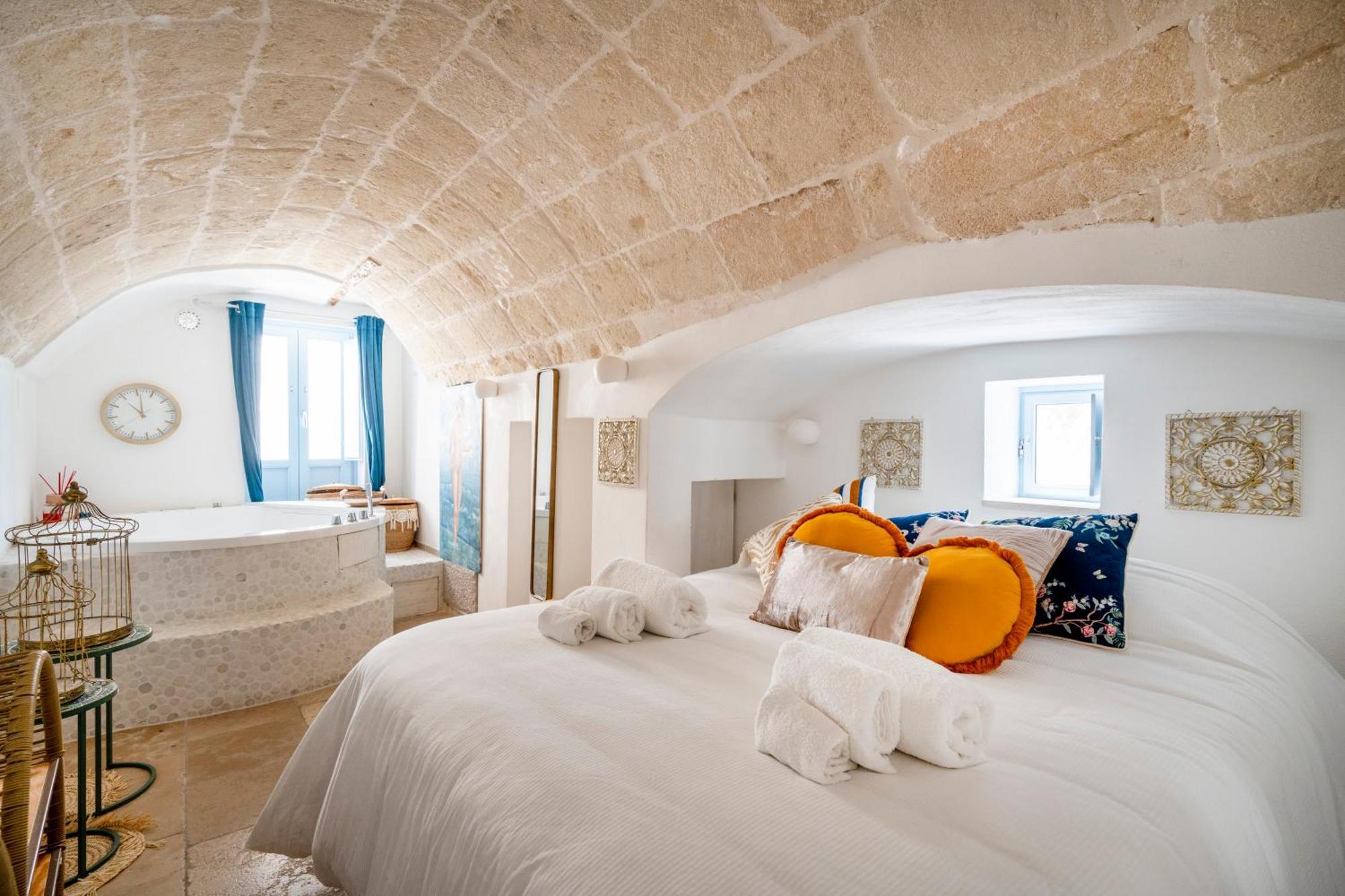 Apulia Charming Suites - Casa Lonfo Suite Sole Monopoli Exterior foto
